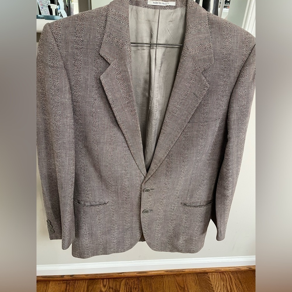 Yves Saint Laurent, man sport coat/ Jacket. Pre owned size 42 /44